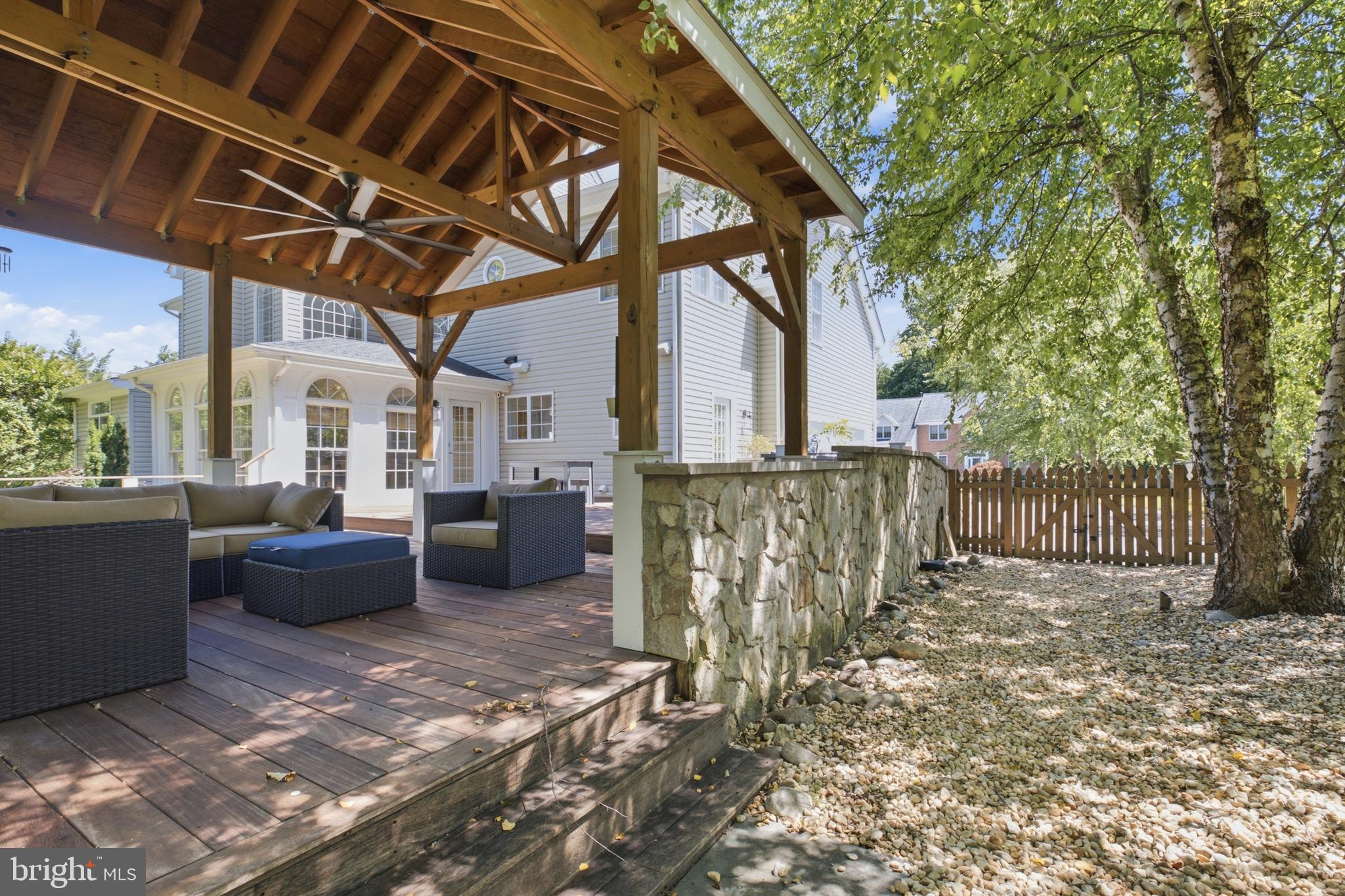 HOLLY PARK - Residential