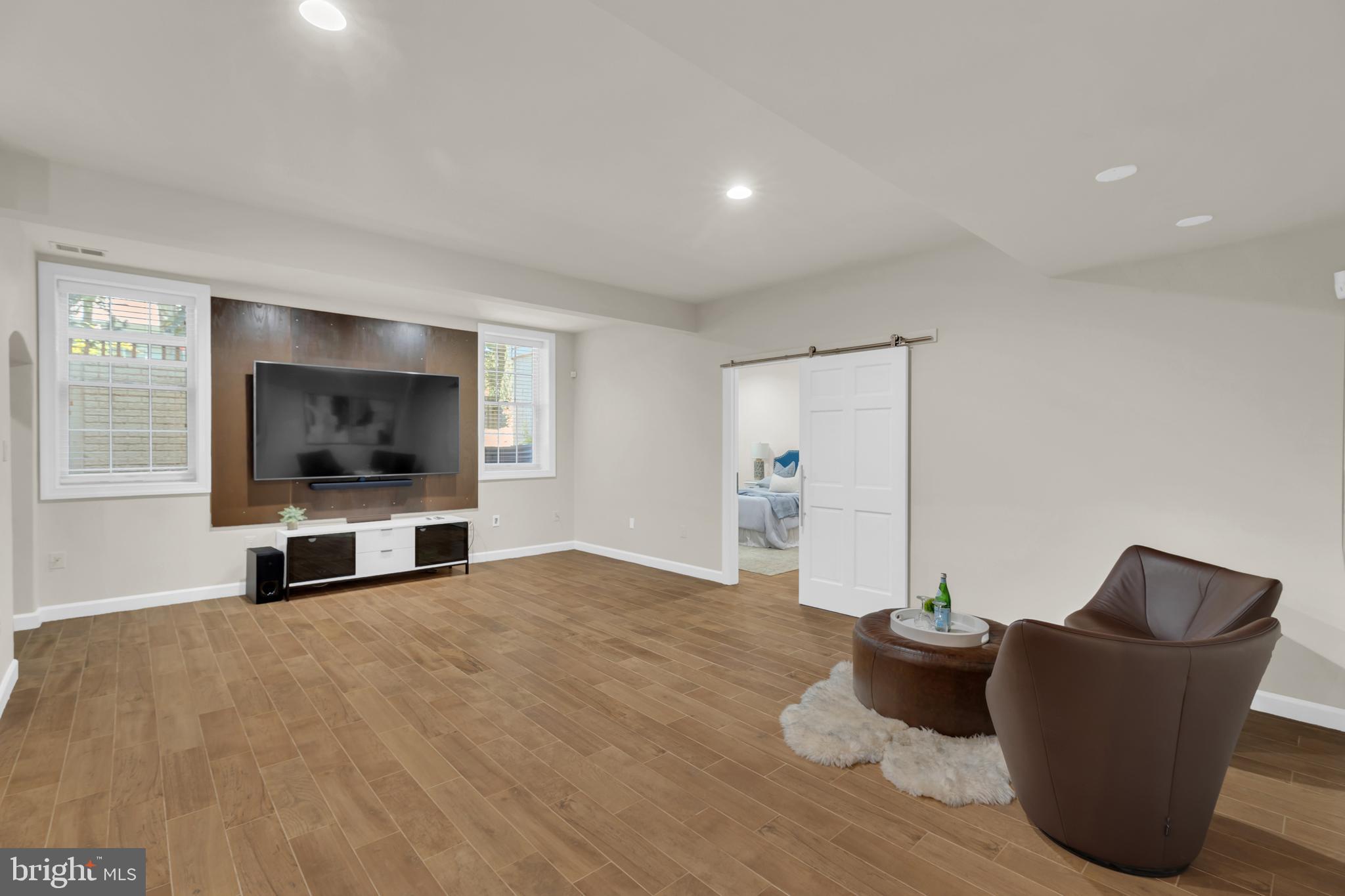 HOLLY PARK - Residential
