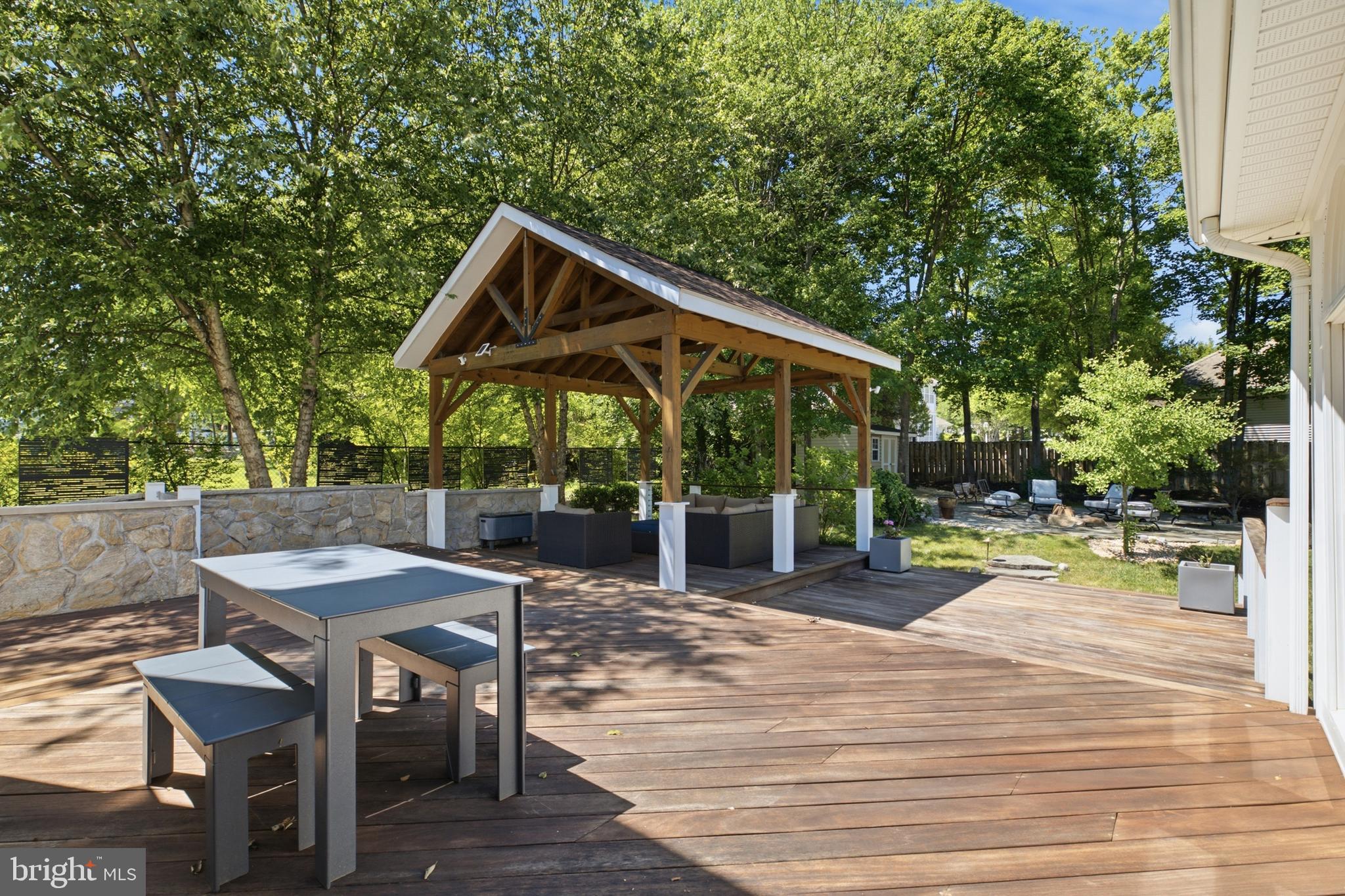 HOLLY PARK - Residential