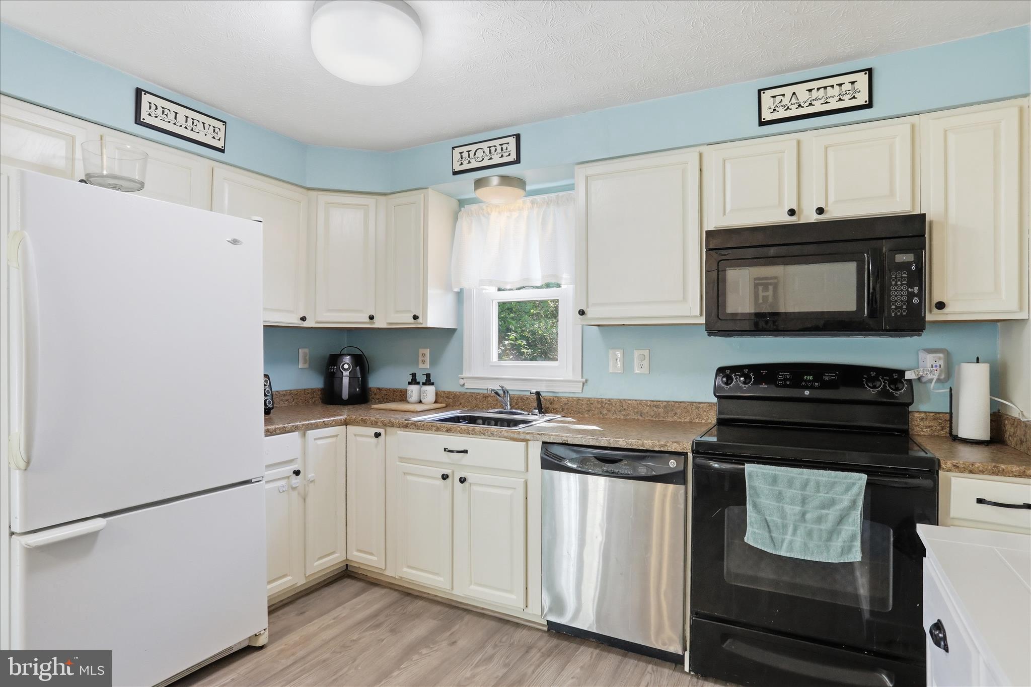 HENSEL STONE WOODS - Residential