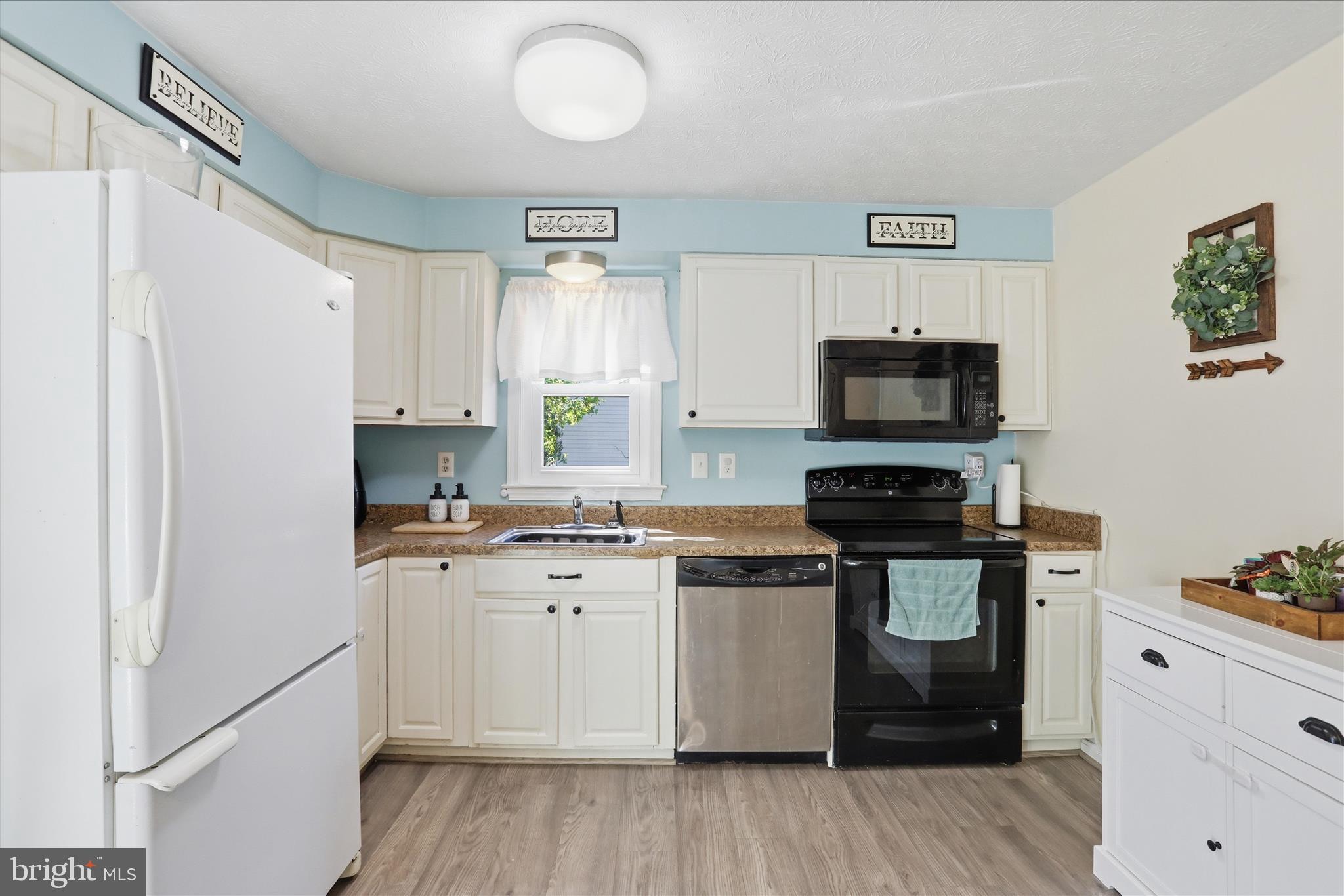 HENSEL STONE WOODS - Residential