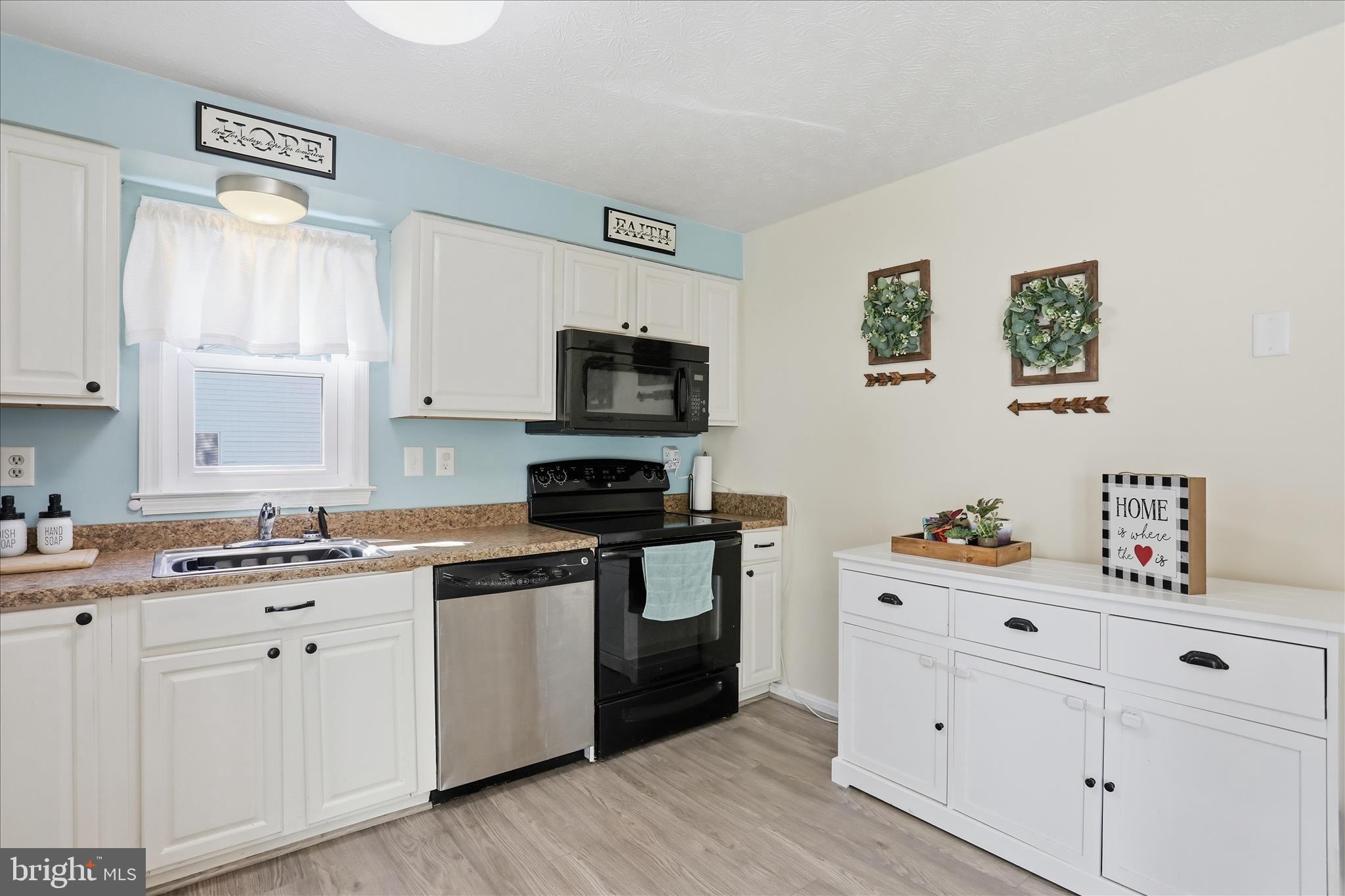HENSEL STONE WOODS - Residential