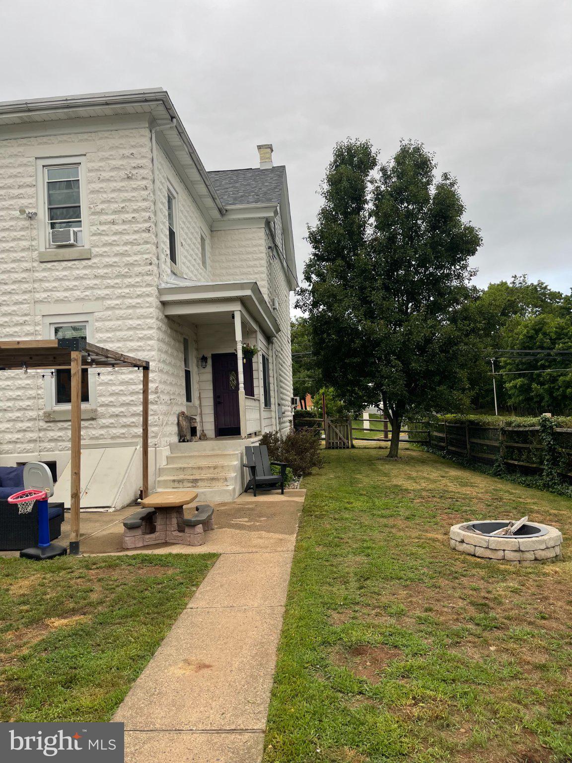 PENNSBURG - Residential