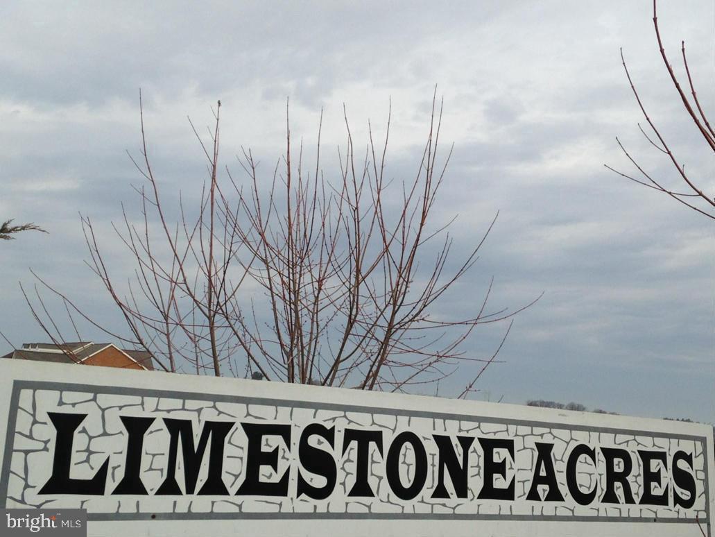 Country setting. Beautiful building lot. Only 7 minutes from Interstate 70. Minimum square foot of new construction dwellings is 2800 sq. ft. All brick, stone or Stucco or any combination. 4 homes are already built in the sub division. This is lot #2 when you view the map of the sub division in the photos. View detailed covenants and restrictions in the uploaded documents. Other lots in the Sub division are available.