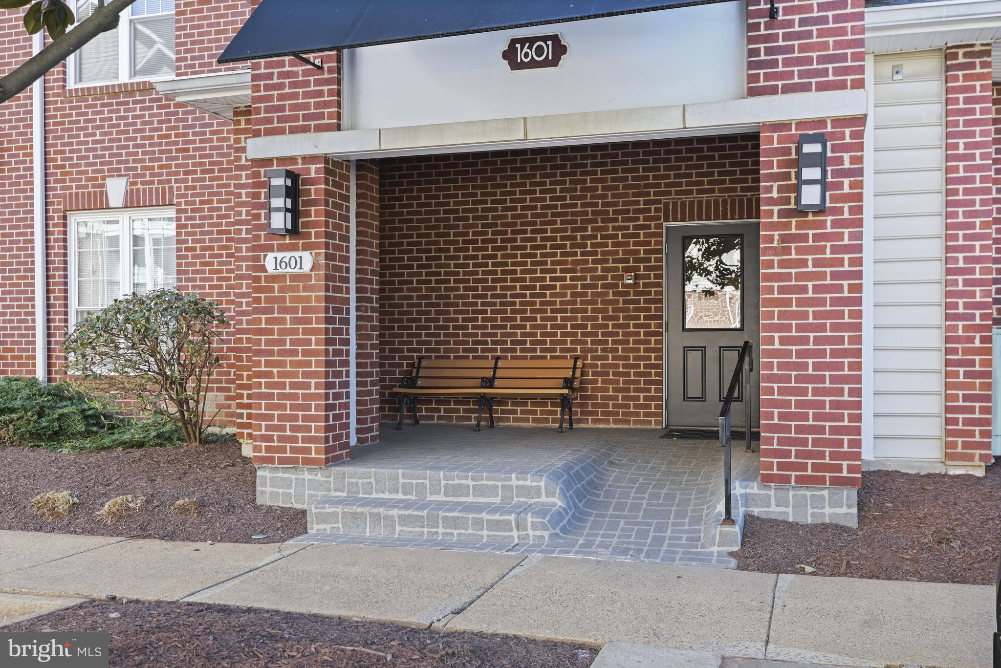 GATES OF MCLEAN - Residential