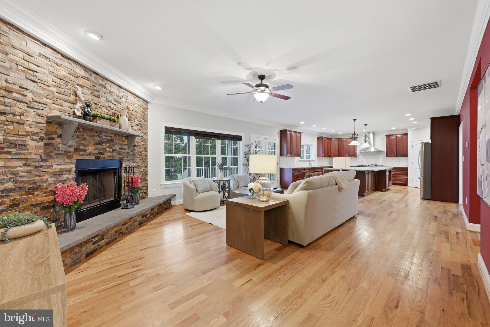 RAVEN POINTE - Residential