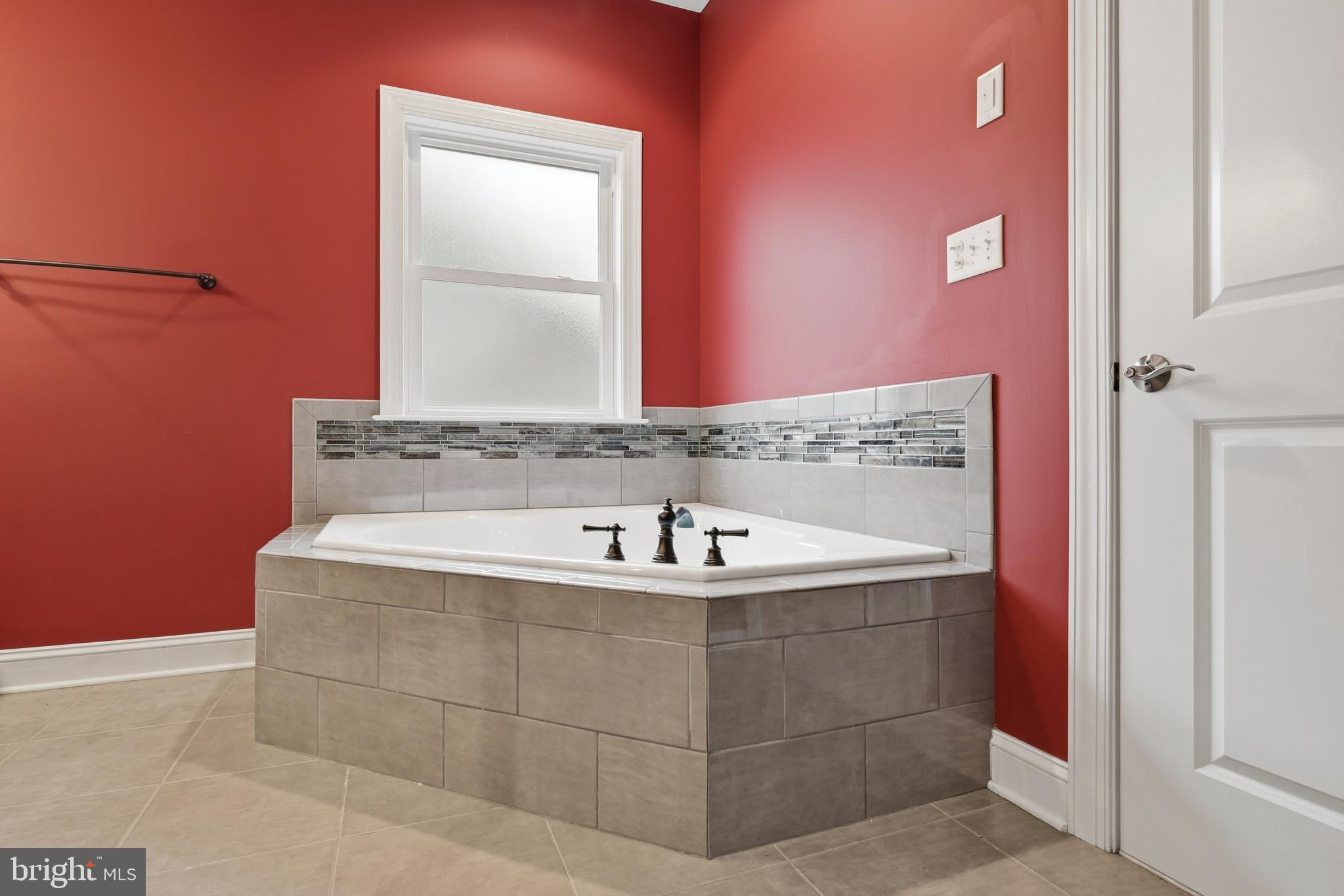 RAVEN POINTE - Residential