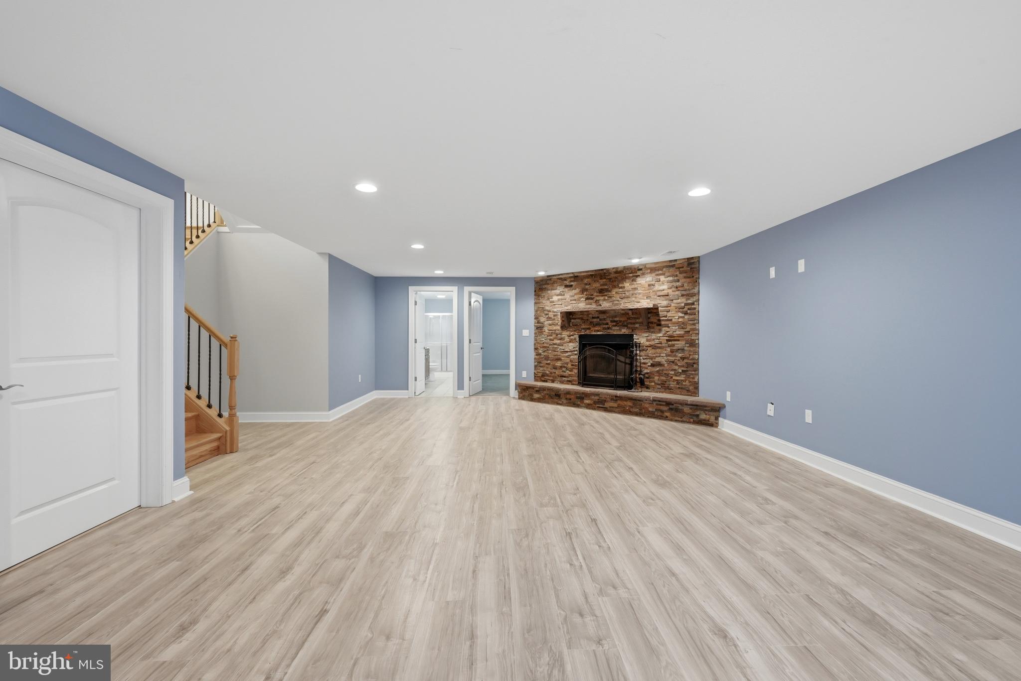 RAVEN POINTE - Residential