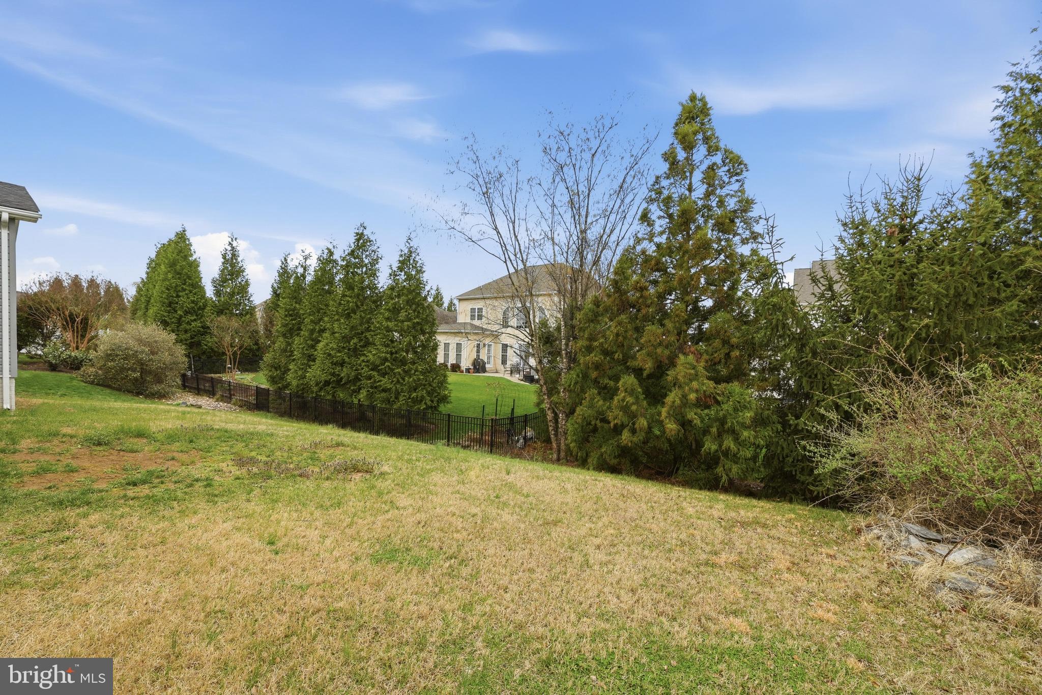 RAVEN POINTE - Residential