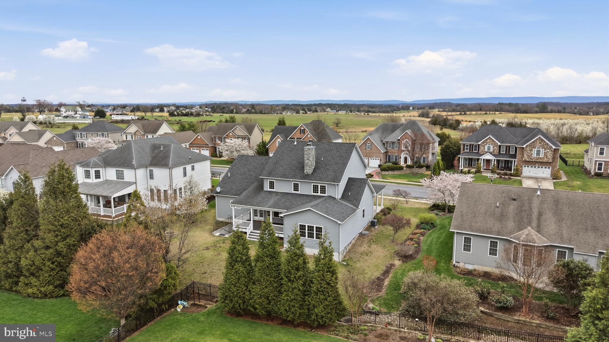 RAVEN POINTE - Residential