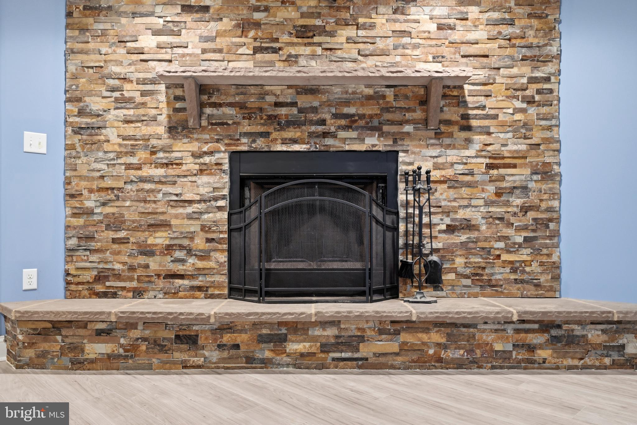 RAVEN POINTE - Residential