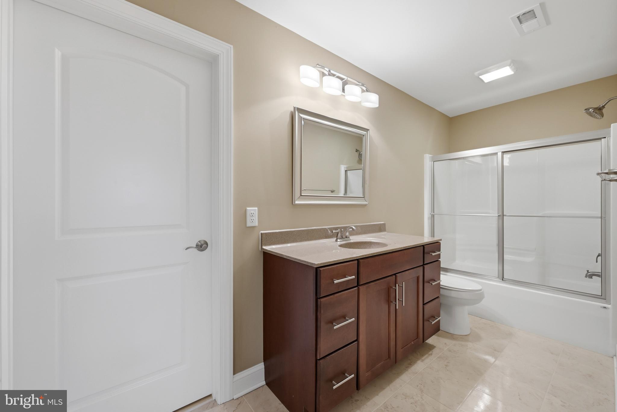 RAVEN POINTE - Residential