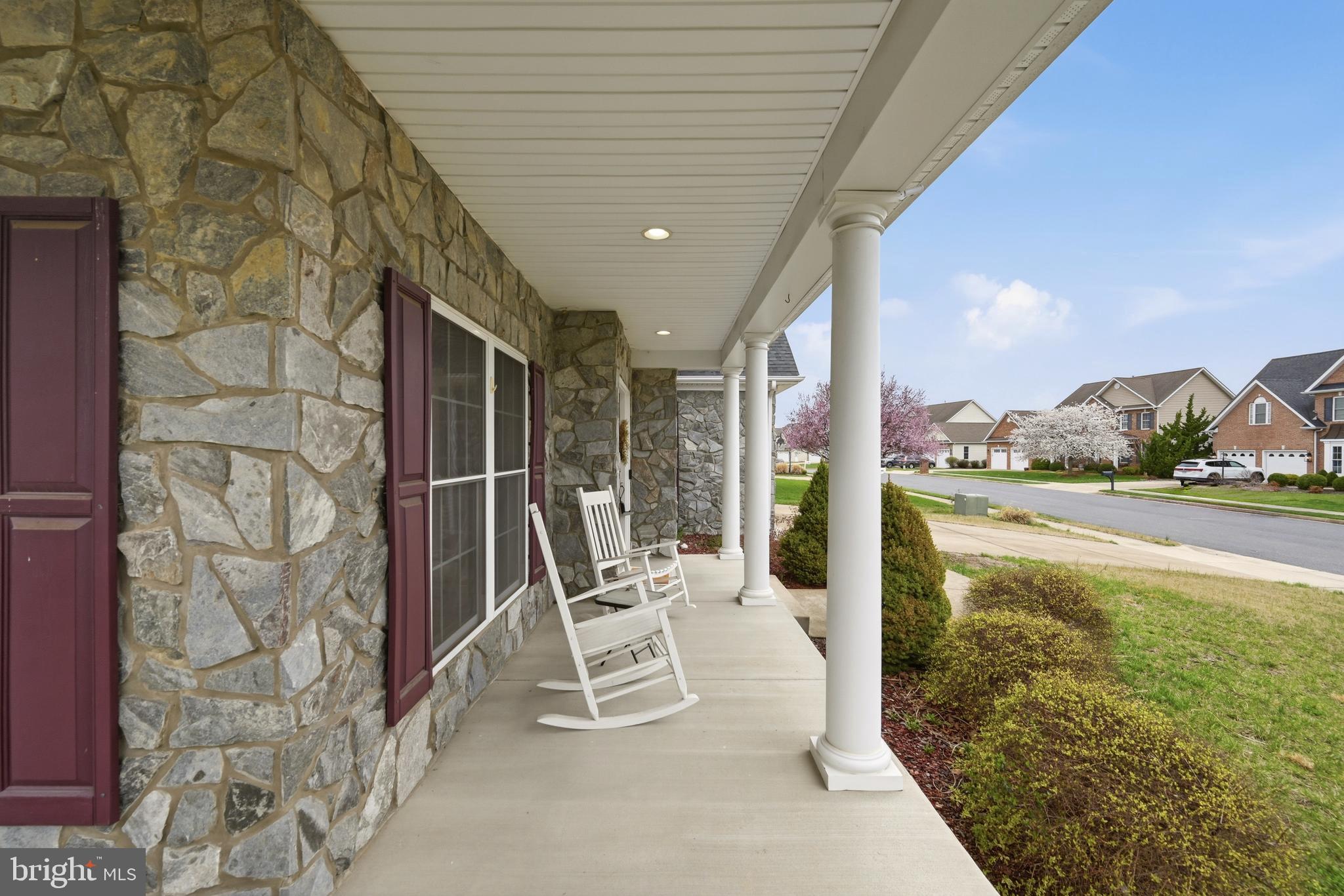 RAVEN POINTE - Residential
