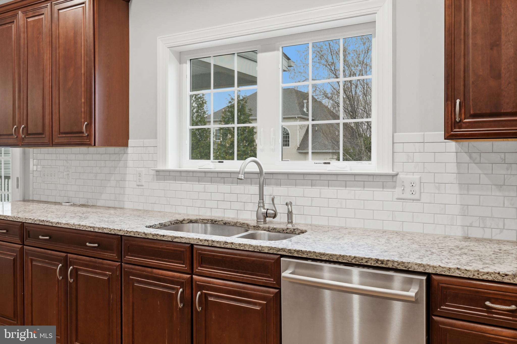 RAVEN POINTE - Residential