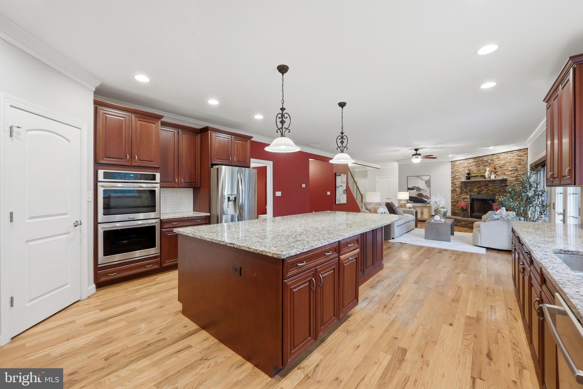 RAVEN POINTE - Residential
