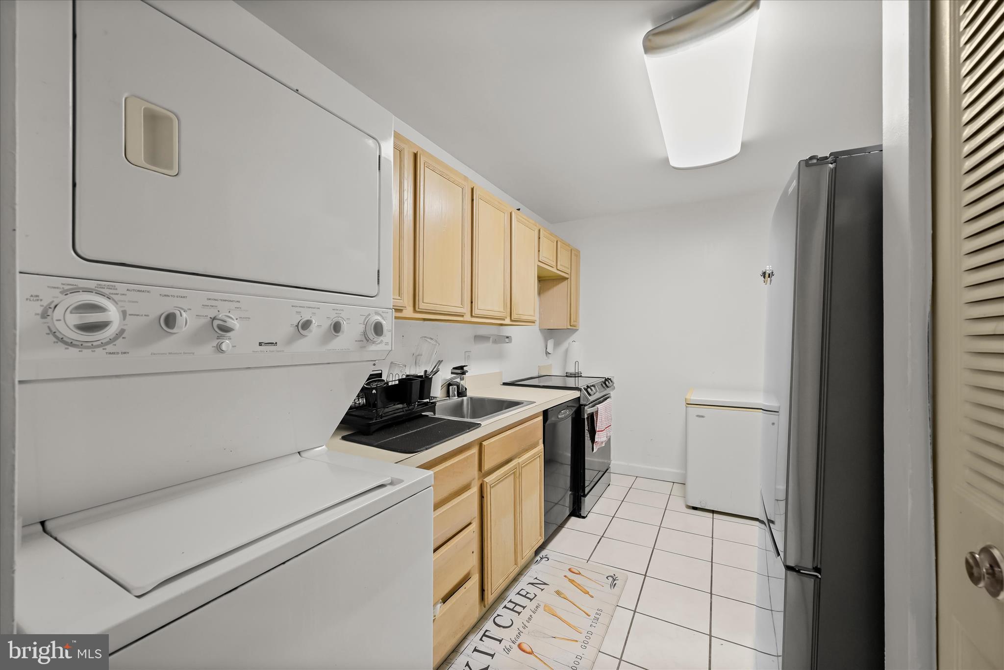 COLUMBIA TOWERS - Residential