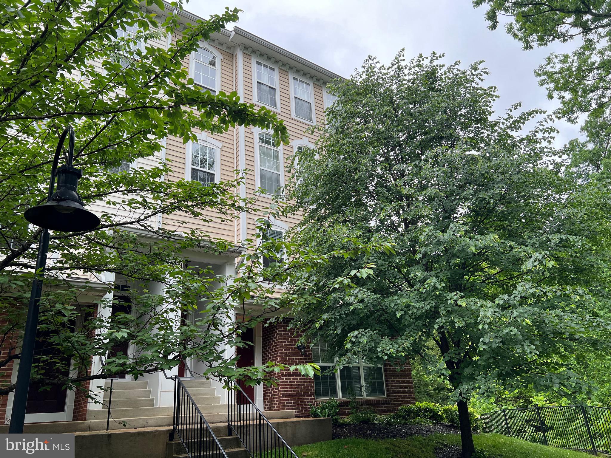 MARKET CENTER CONDOMINIUM - Residential Lease