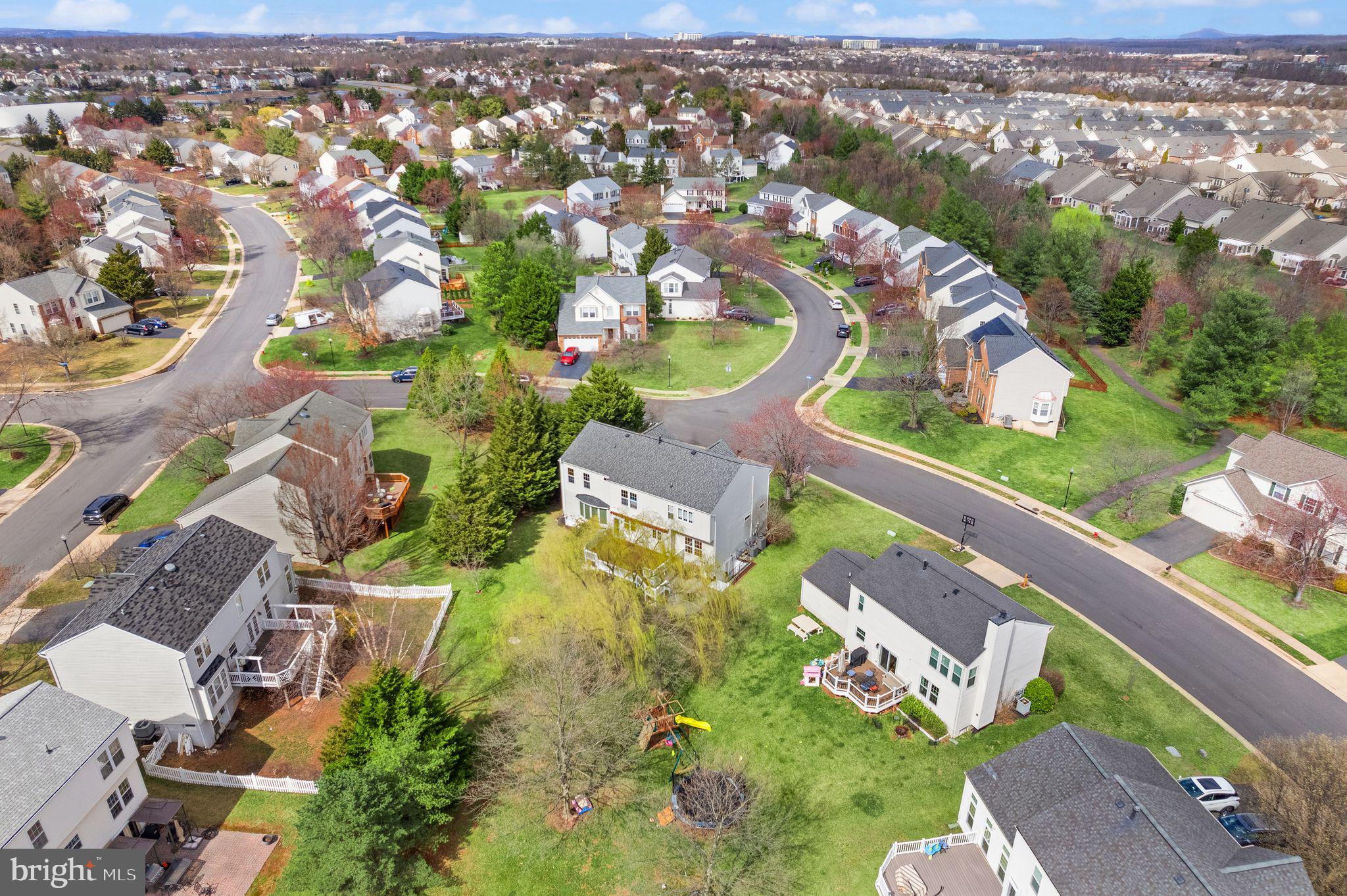 ASHBURN VILLAGE - Residential