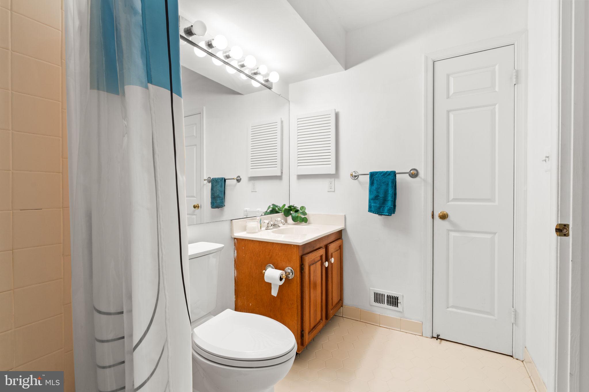 THE DOWNS - MONTG VILL - Residential