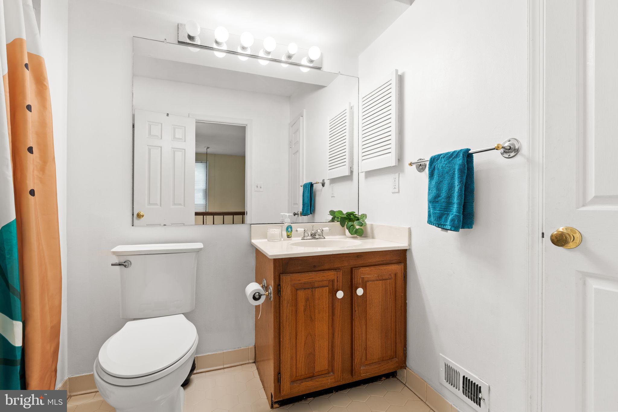 THE DOWNS - MONTG VILL - Residential
