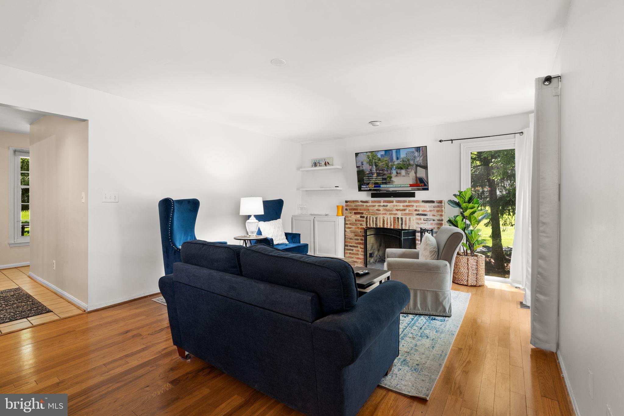 THE DOWNS - MONTG VILL - Residential