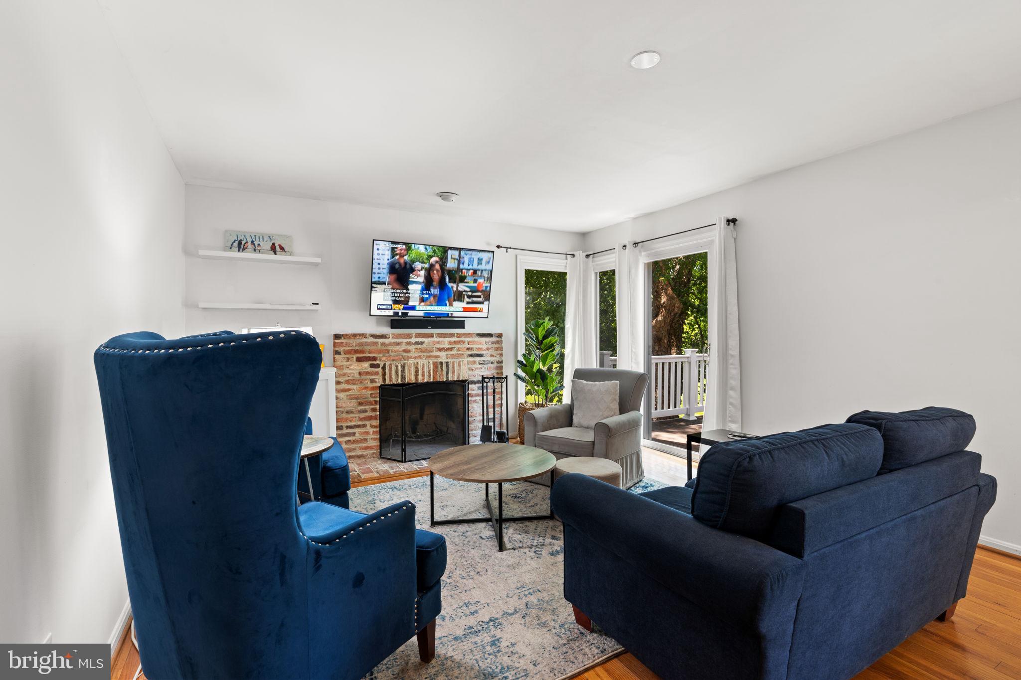 THE DOWNS - MONTG VILL - Residential