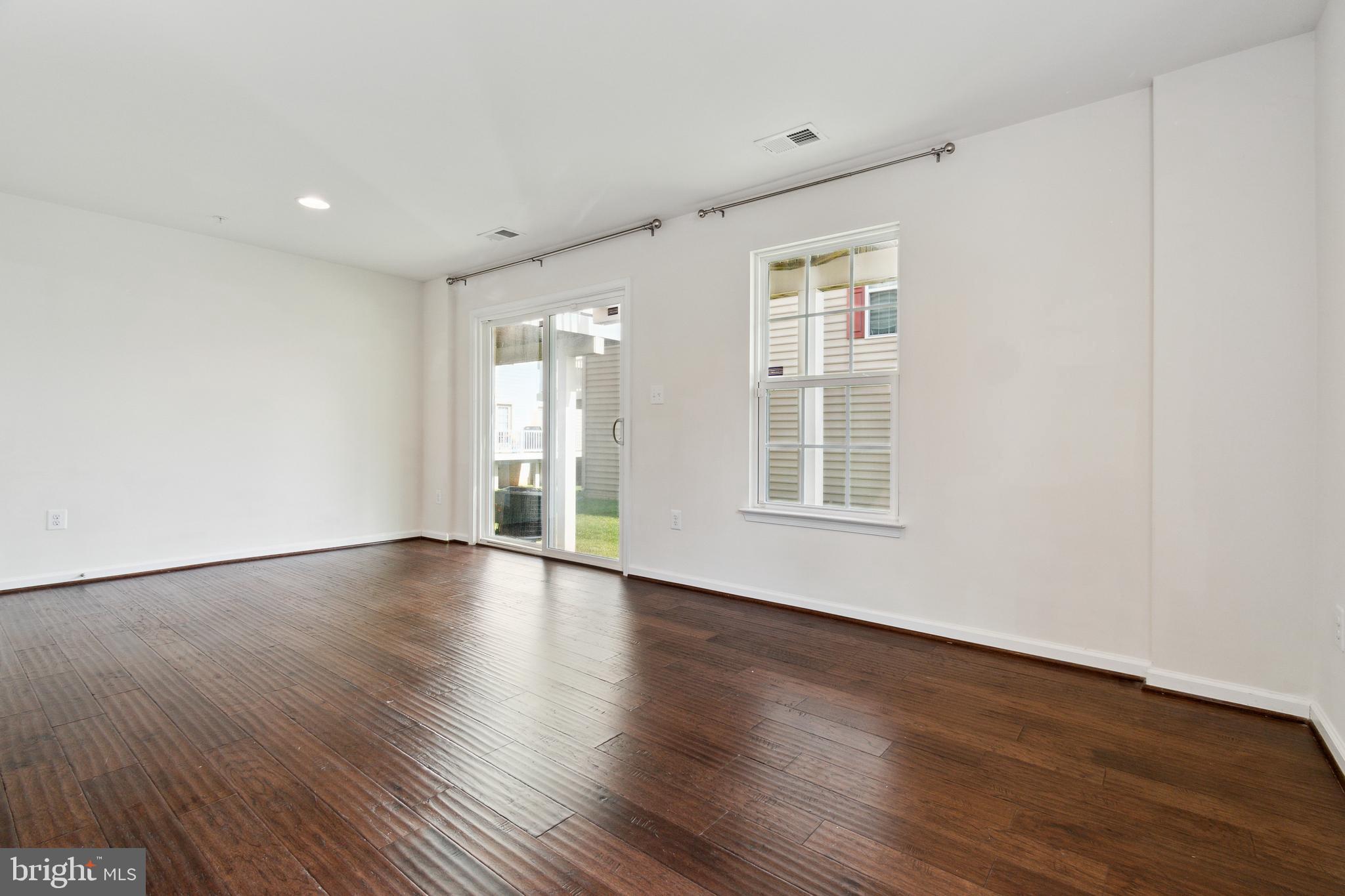 HOWARD SQUARE - Residential