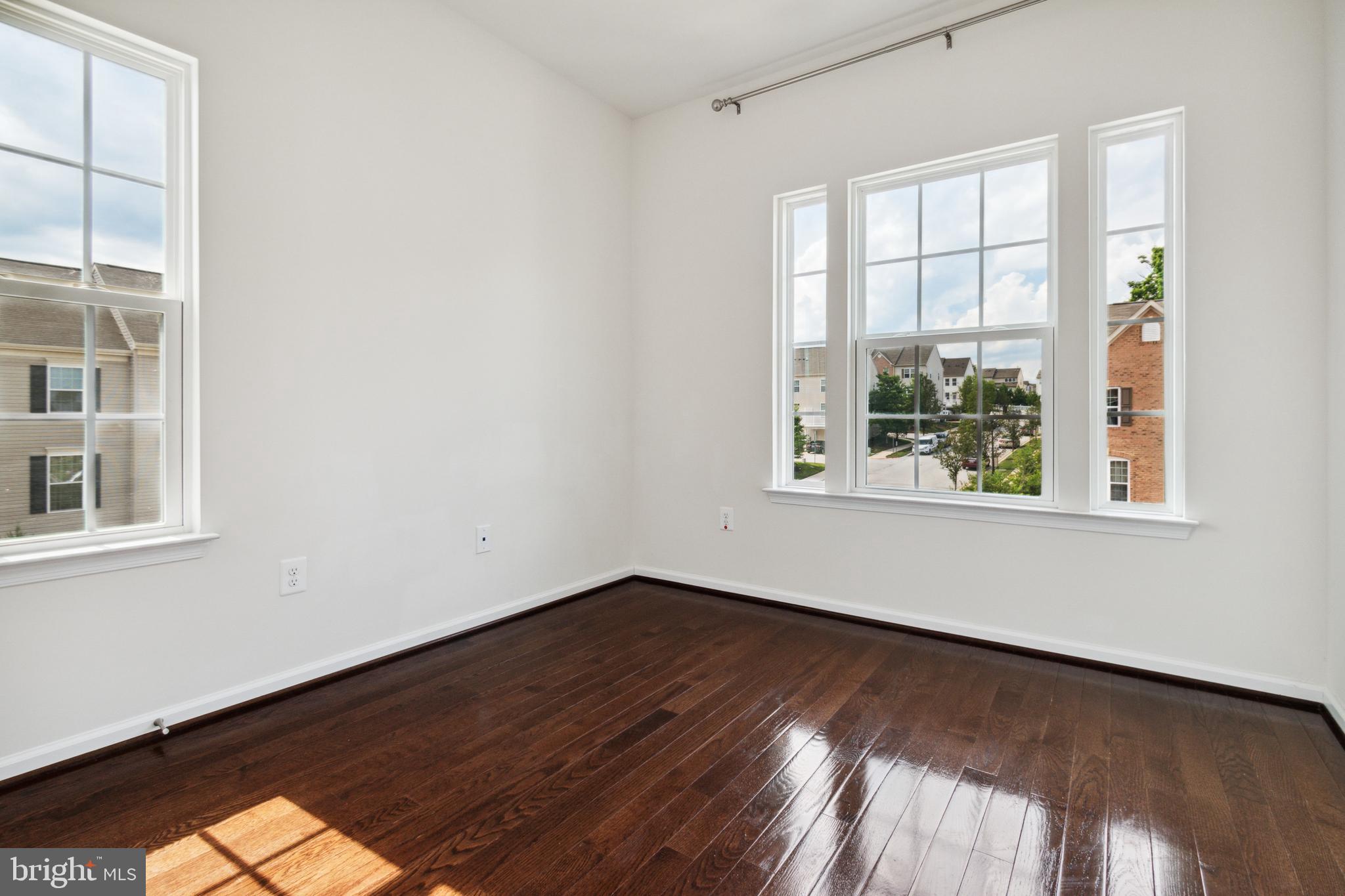 HOWARD SQUARE - Residential