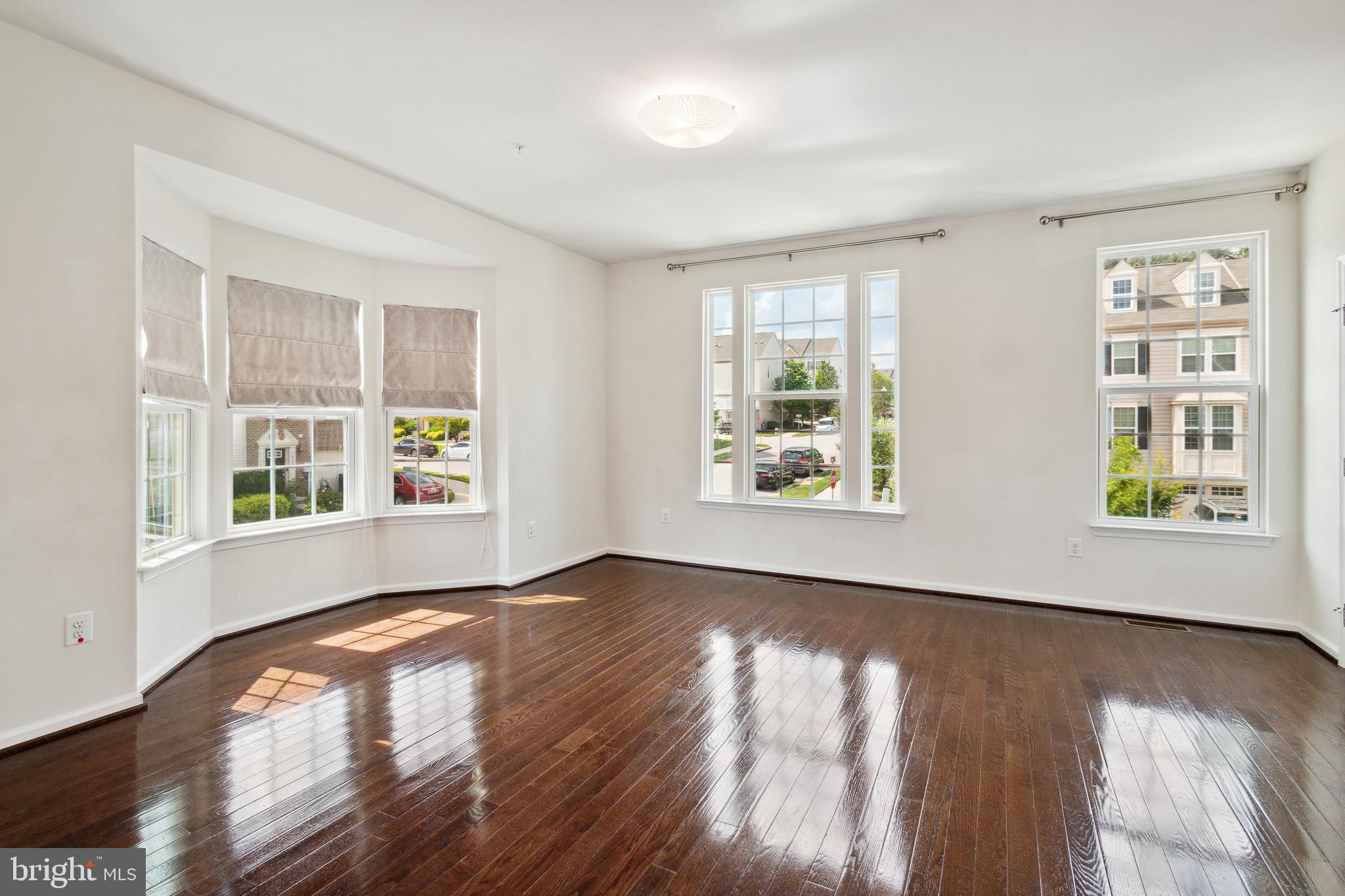 HOWARD SQUARE - Residential