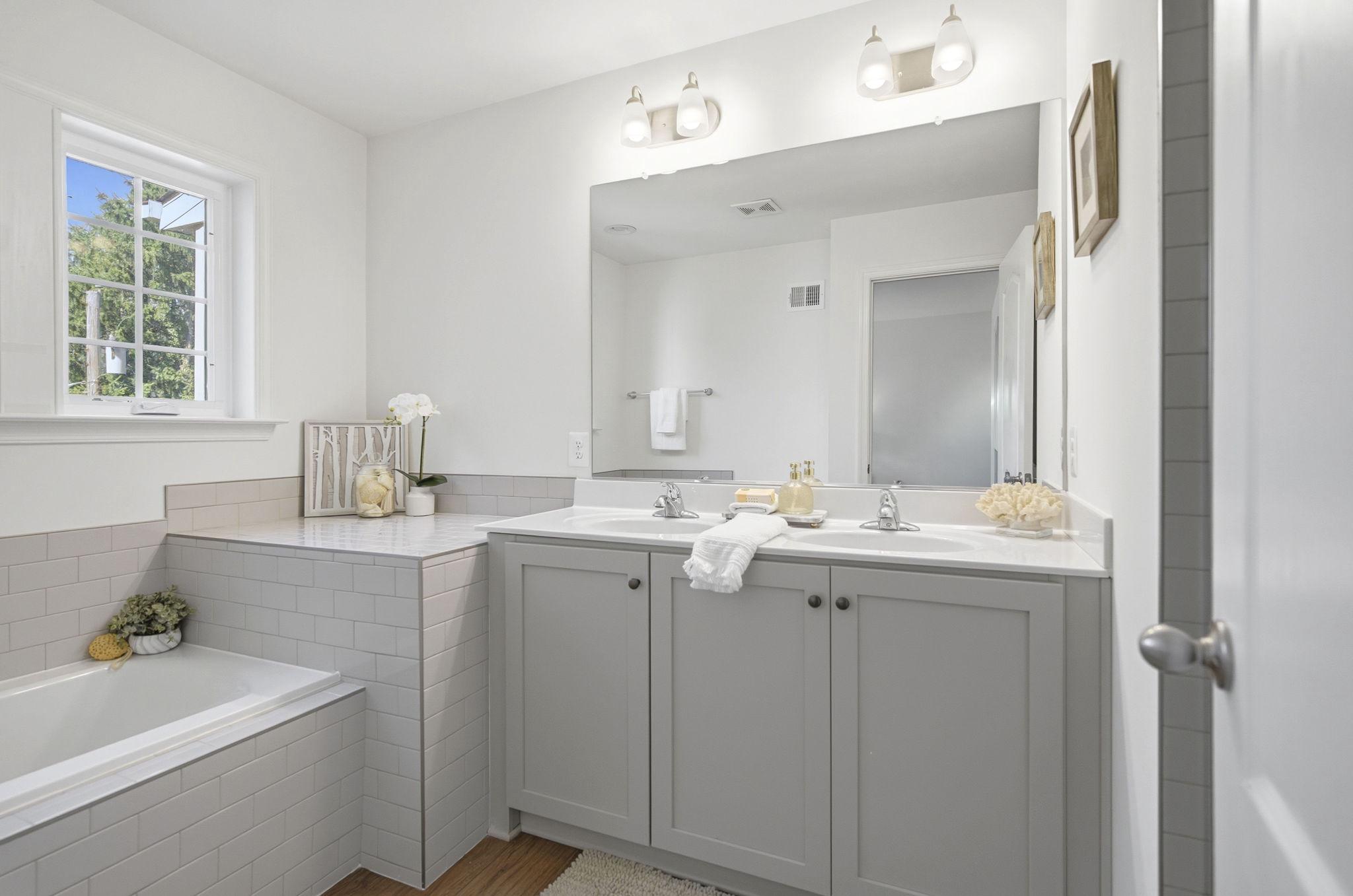 TOWNES AT TATE MANOR - Residential