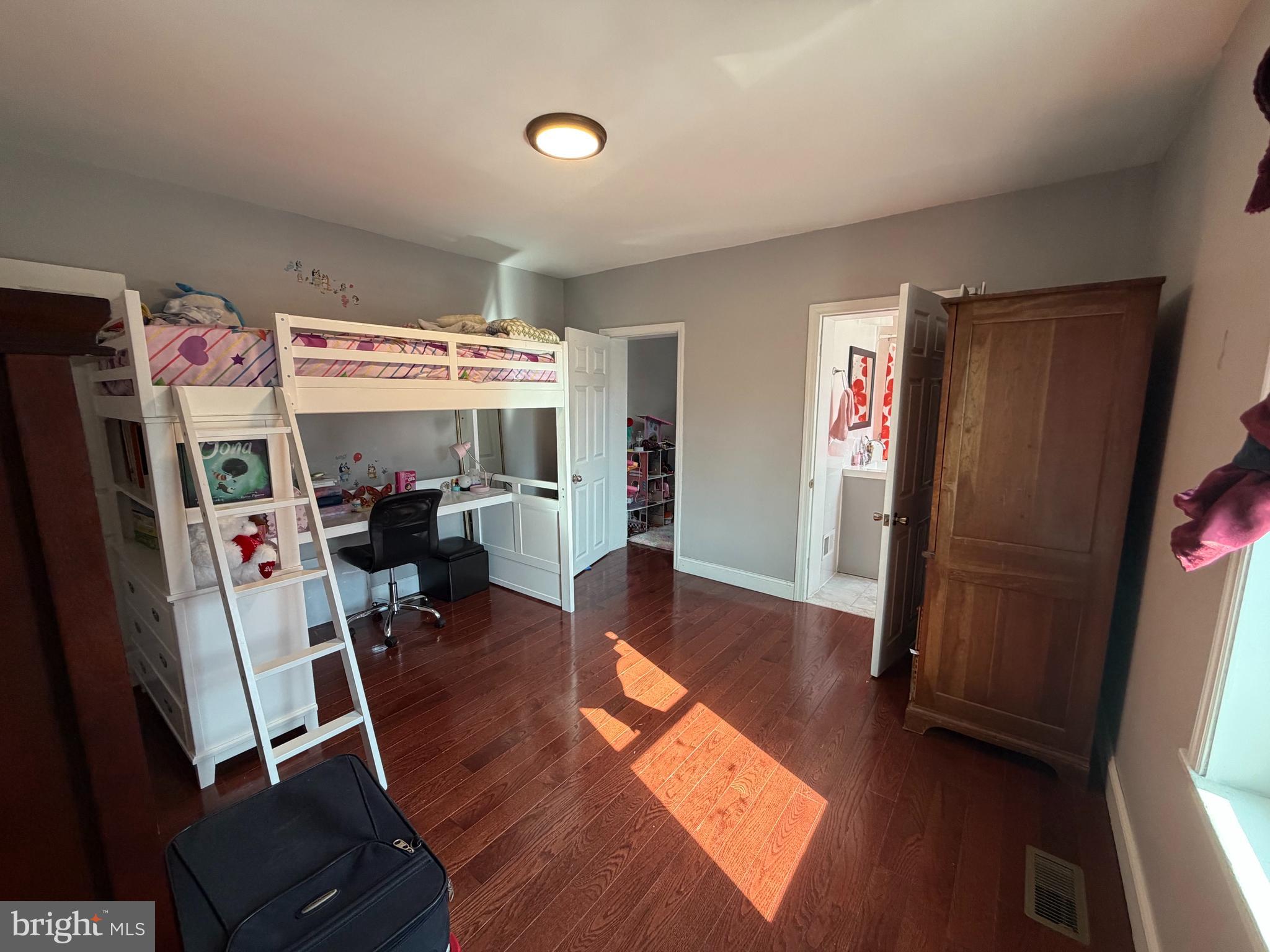 PHILADELPHIA (NORTHEAST) - Residential