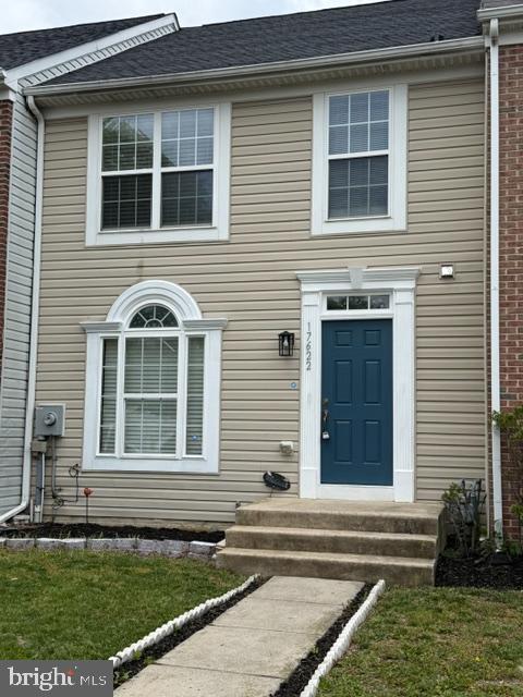 Beautiful 4-bedroom, 2.5-bath, 3-story home located in a highly desirable area! This spacious home features an open floor plan perfect for entertaining, updated laminate hardwood flooring, and plenty of natural light throughout. Conveniently located near shopping, dining, and schools. A must-see!
