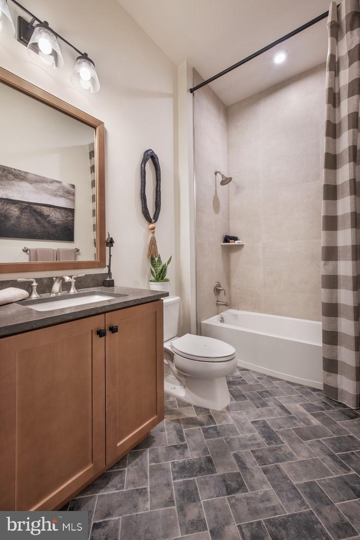 REGENCY AT WATERSIDE - Residential