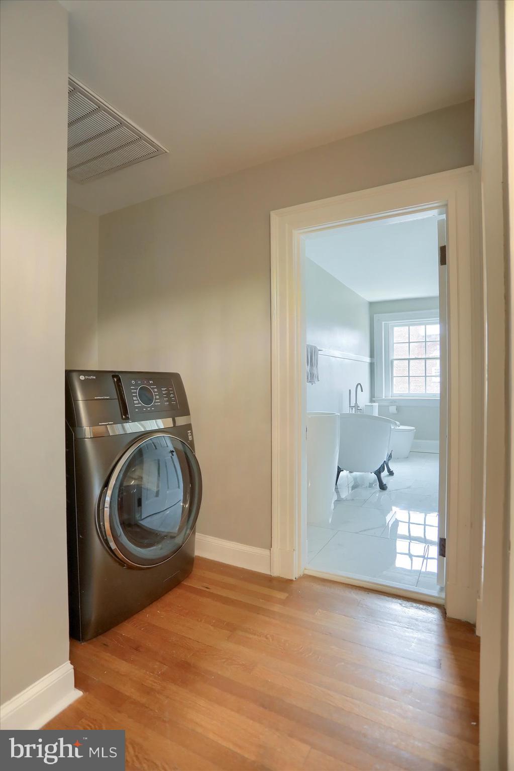 ROLAND PARK - Residential