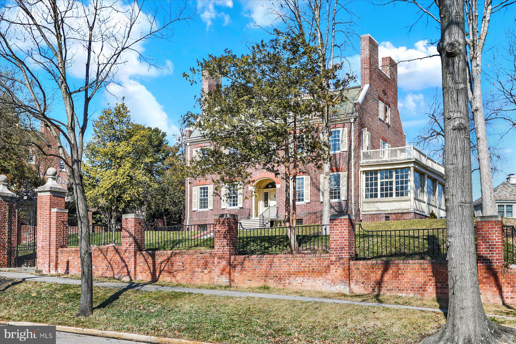 ROLAND PARK - Residential