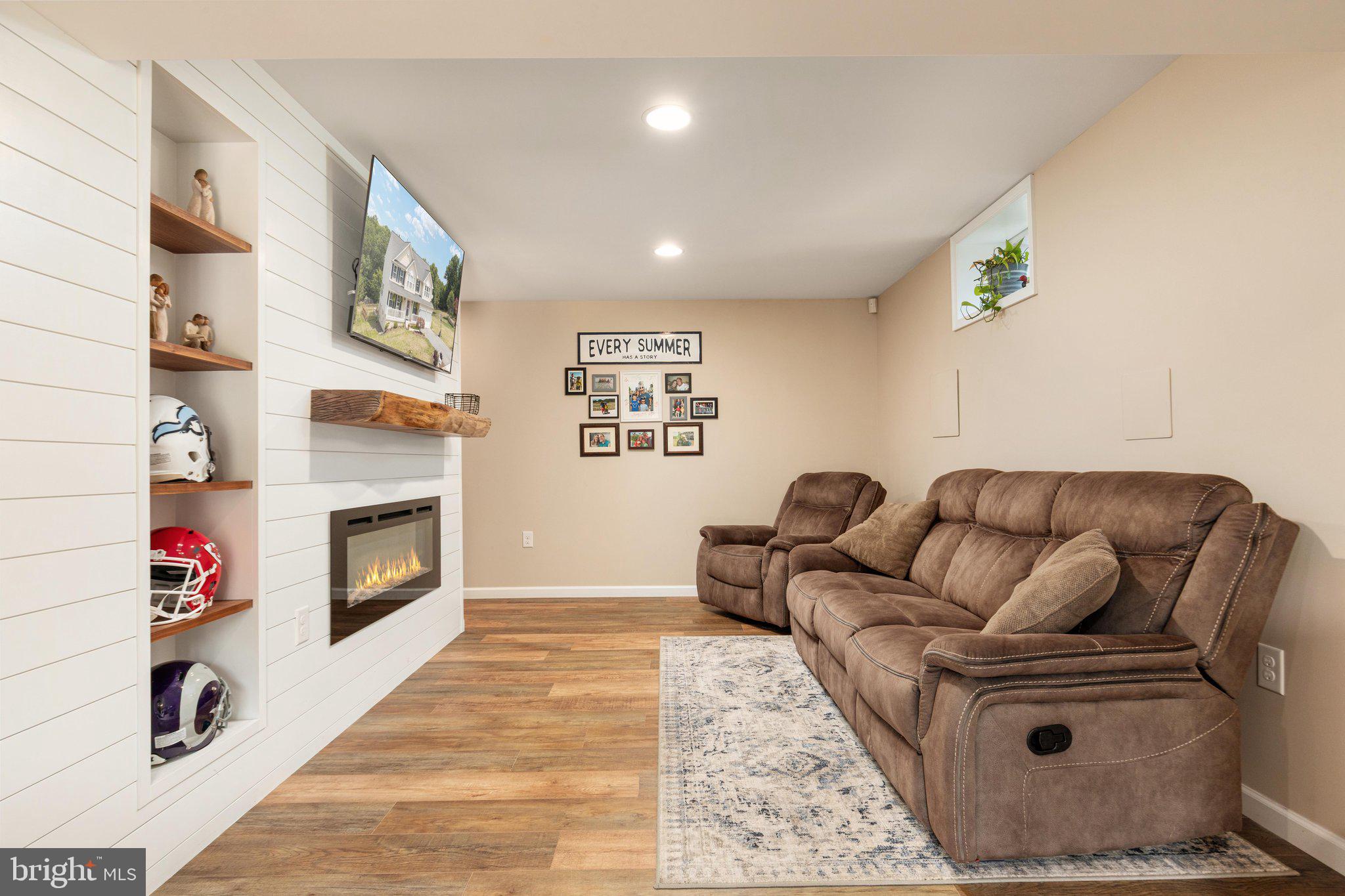 CRYSTAL HILL - Residential