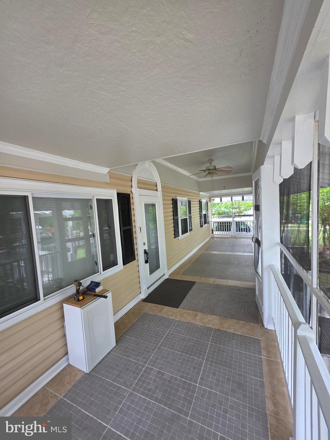 SOUTH LAWN - Residential