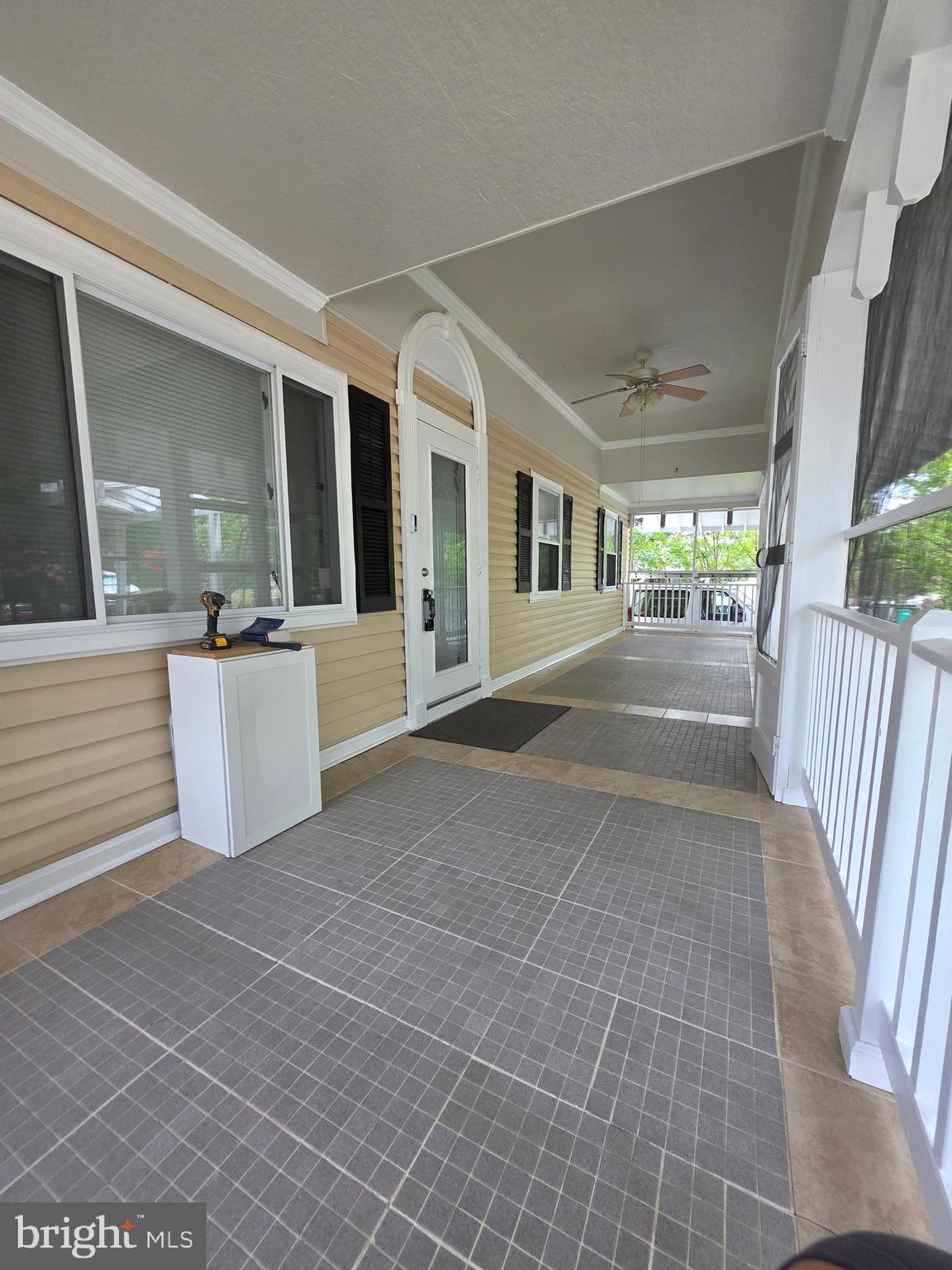 SOUTH LAWN - Residential