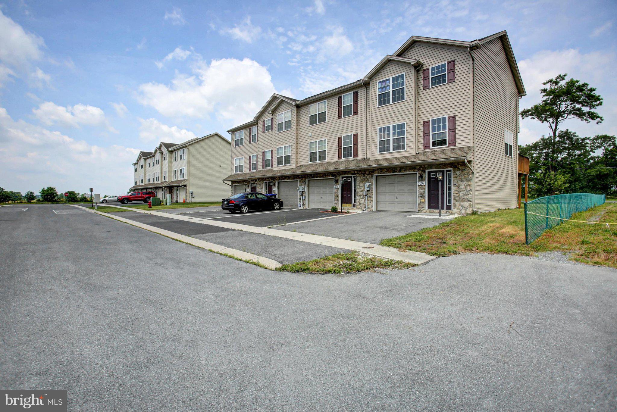 MOUNTAIN SHADOWS CT - Residential