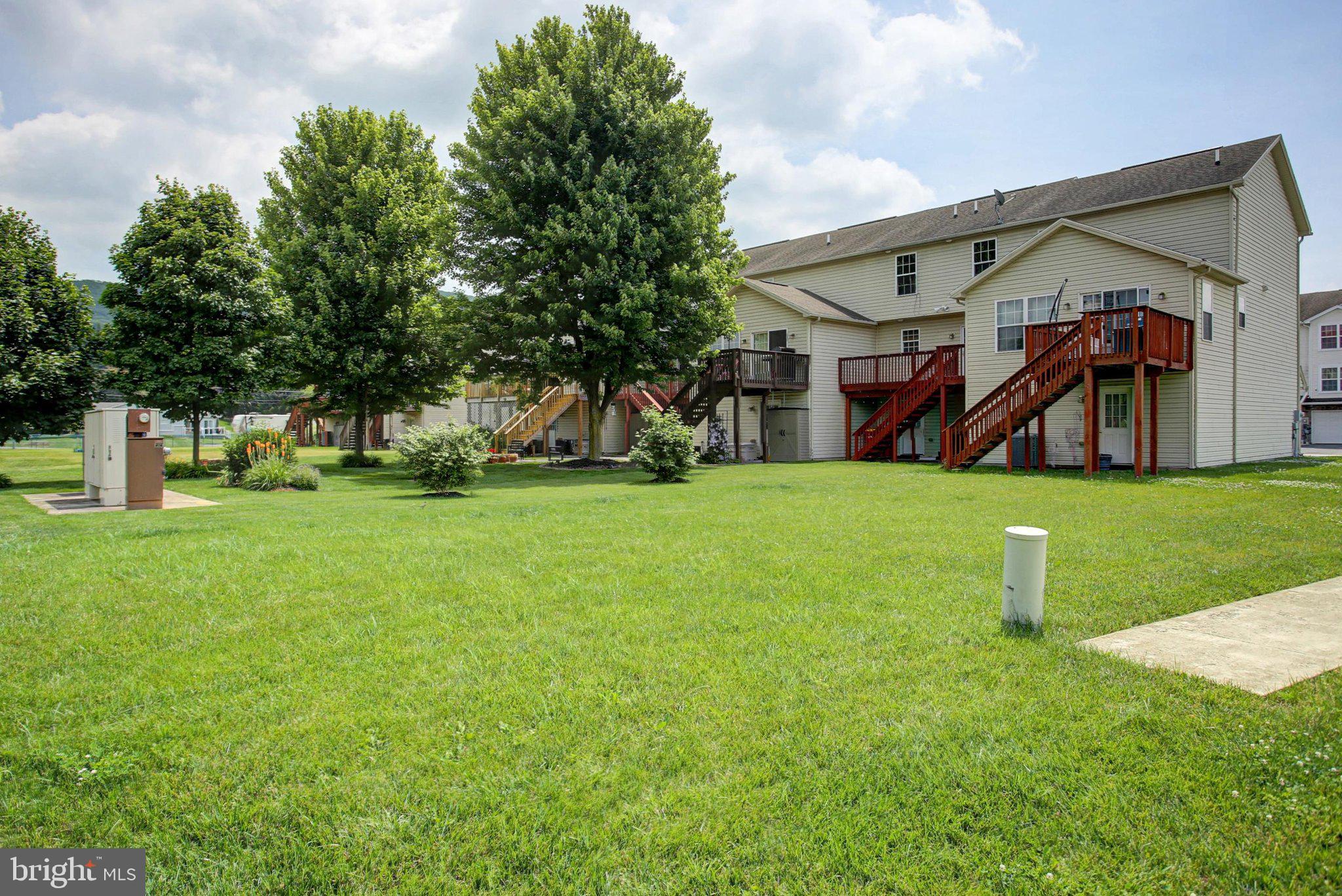 MOUNTAIN SHADOWS CT - Residential