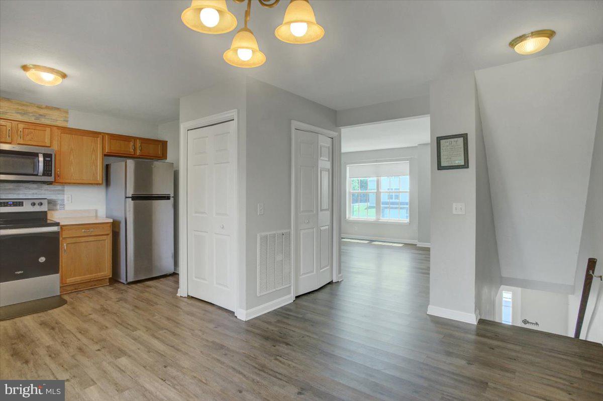 MOUNTAIN SHADOWS CT - Residential