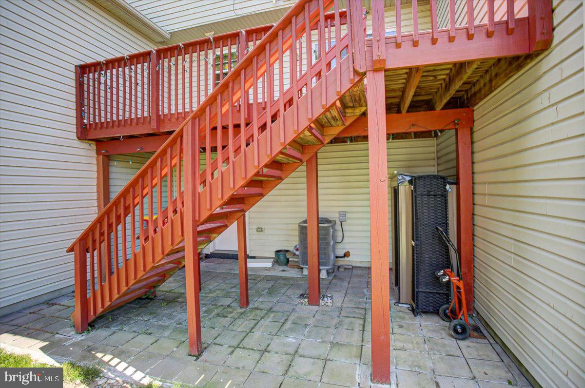 MOUNTAIN SHADOWS CT - Residential
