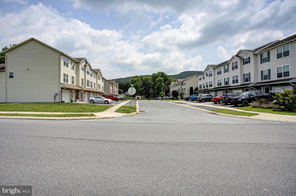 MOUNTAIN SHADOWS CT - Residential