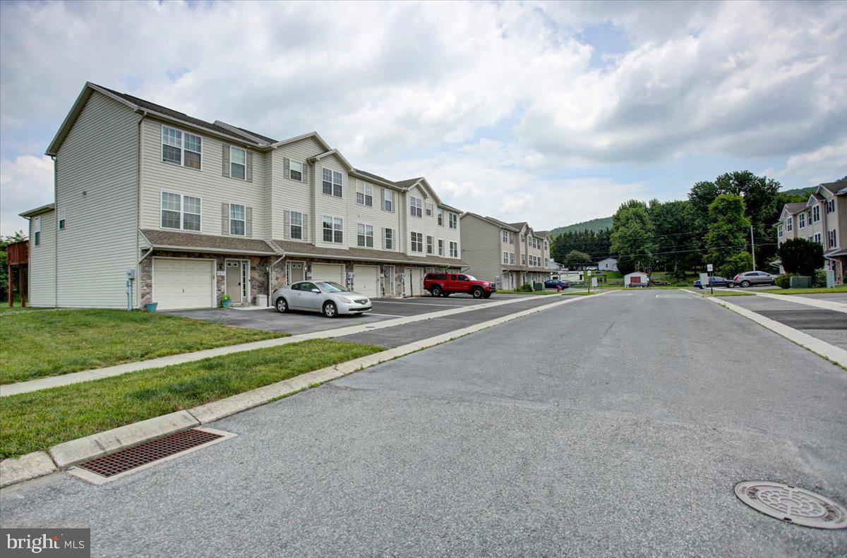 MOUNTAIN SHADOWS CT - Residential