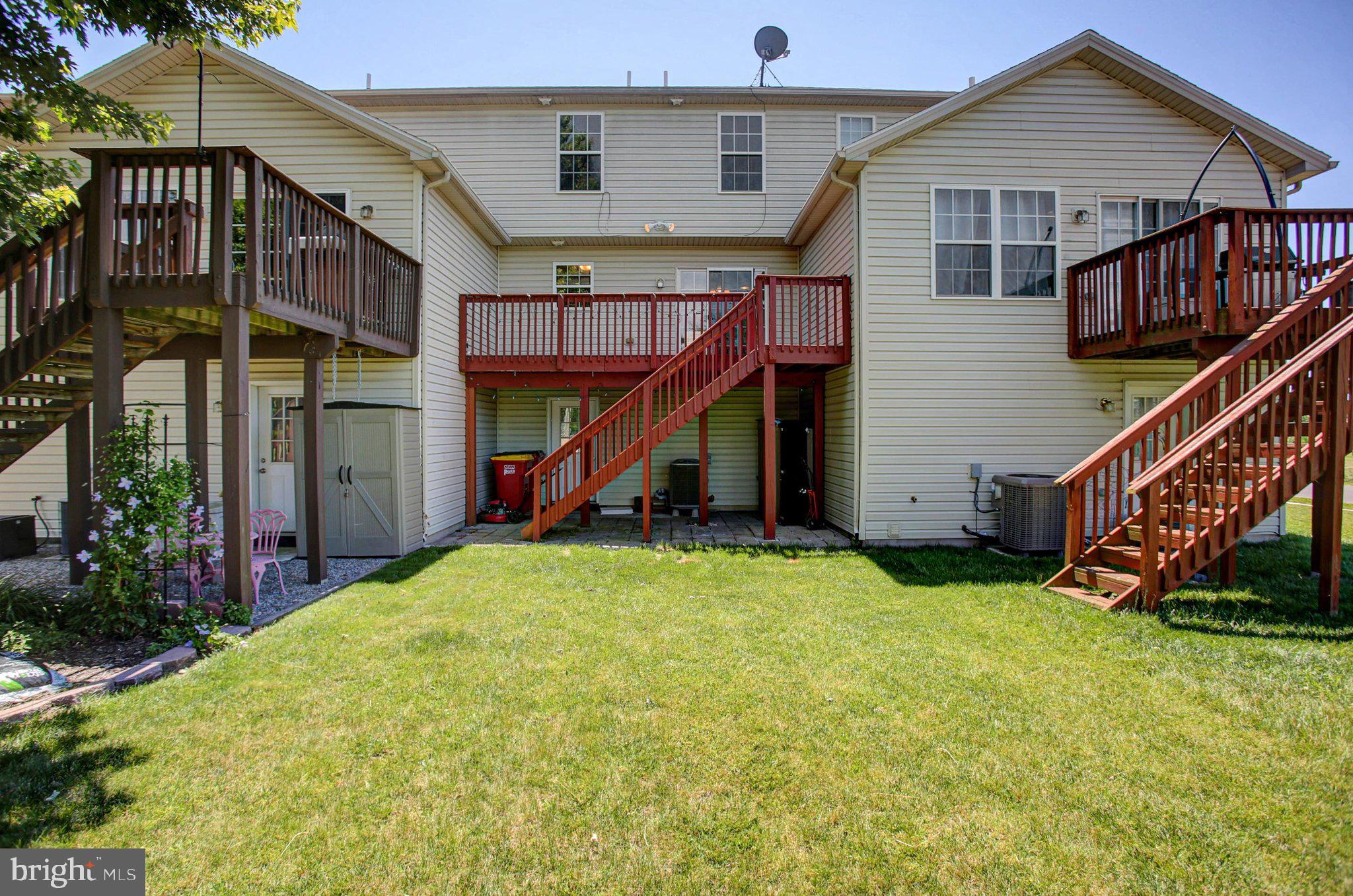 MOUNTAIN SHADOWS CT - Residential