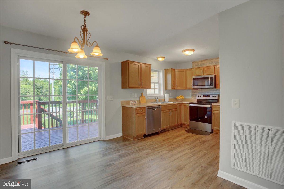 MOUNTAIN SHADOWS CT - Residential
