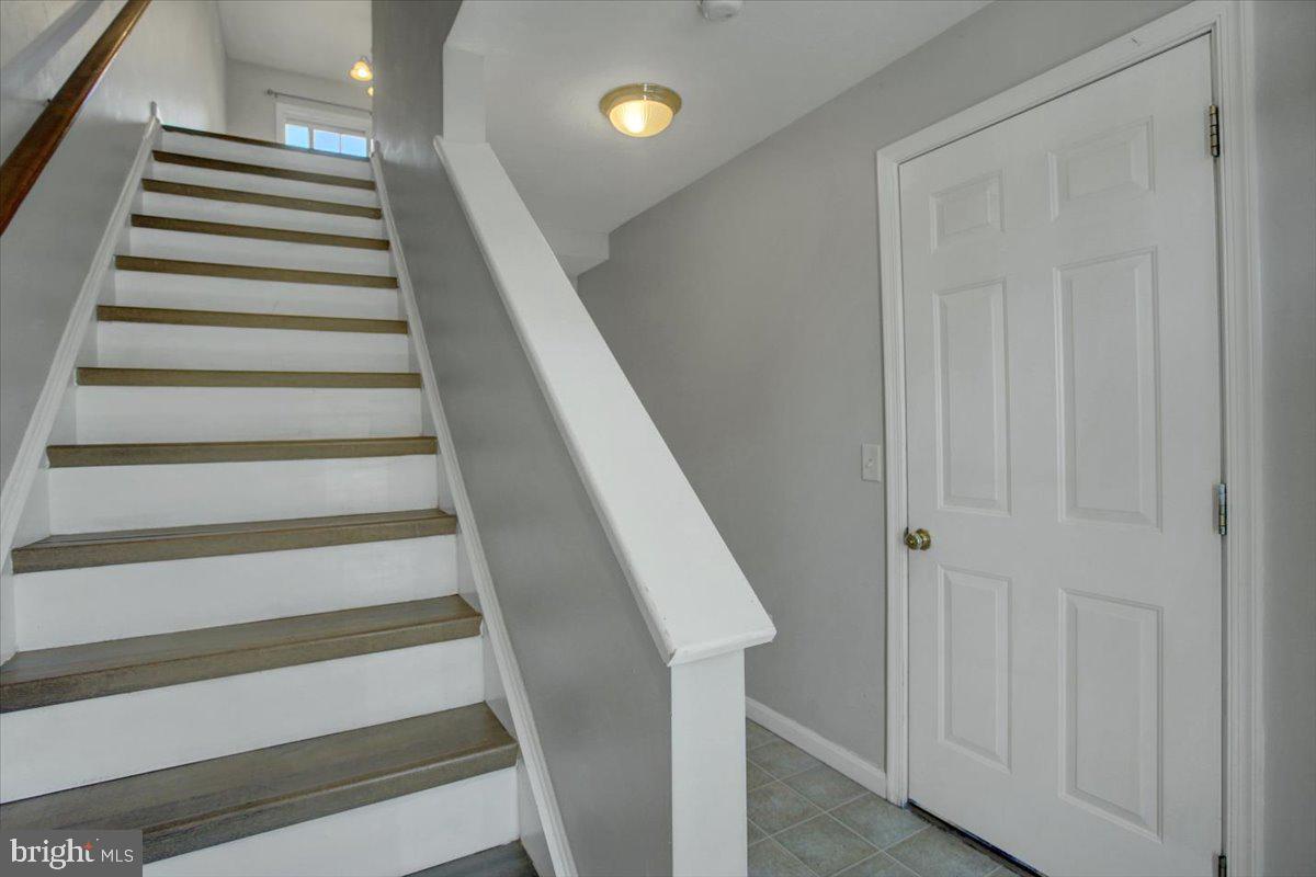 MOUNTAIN SHADOWS CT - Residential