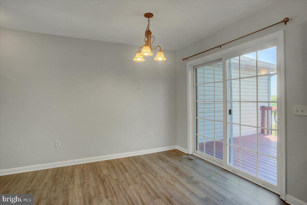 MOUNTAIN SHADOWS CT - Residential