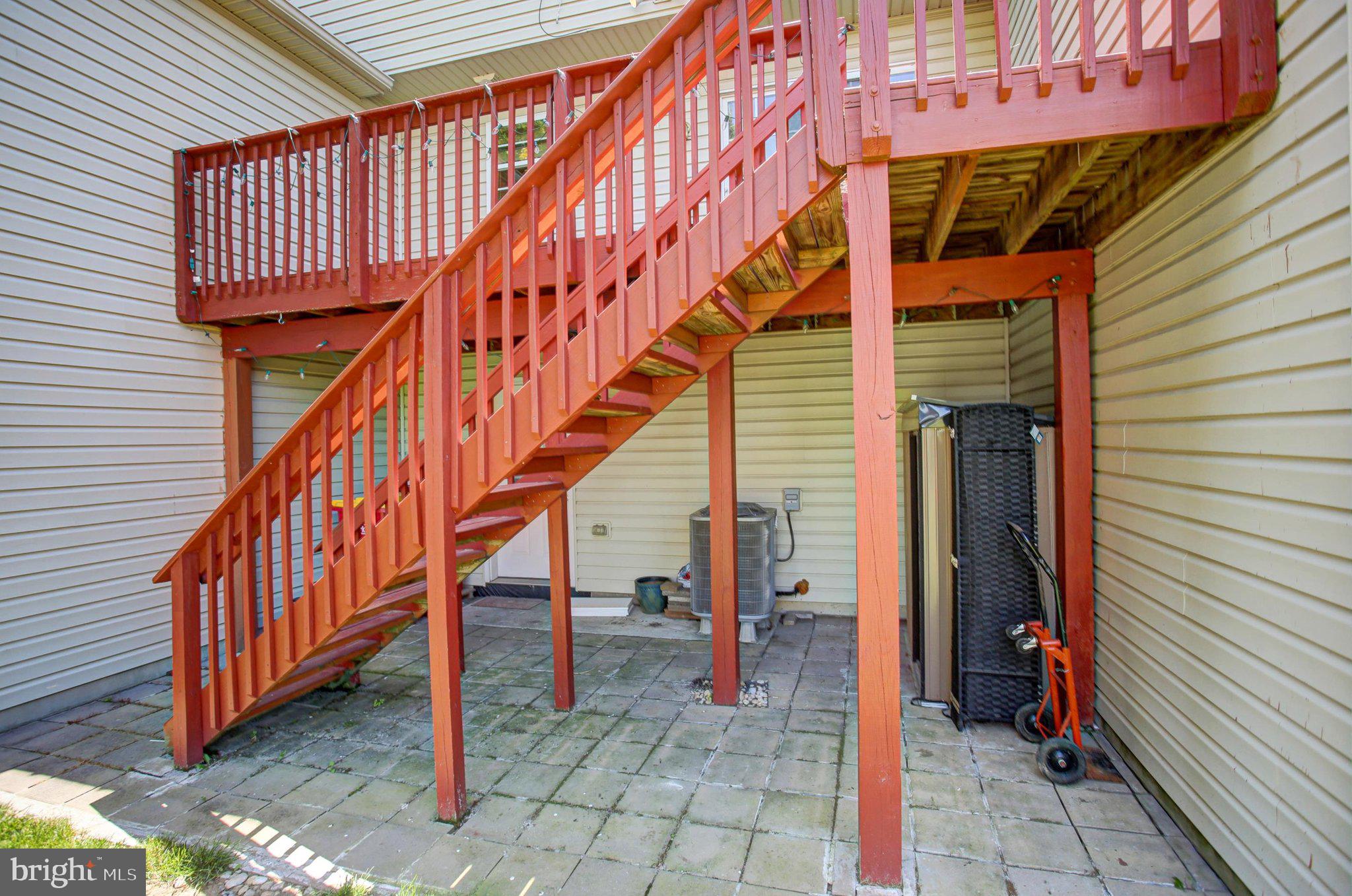 MOUNTAIN SHADOWS CT - Residential