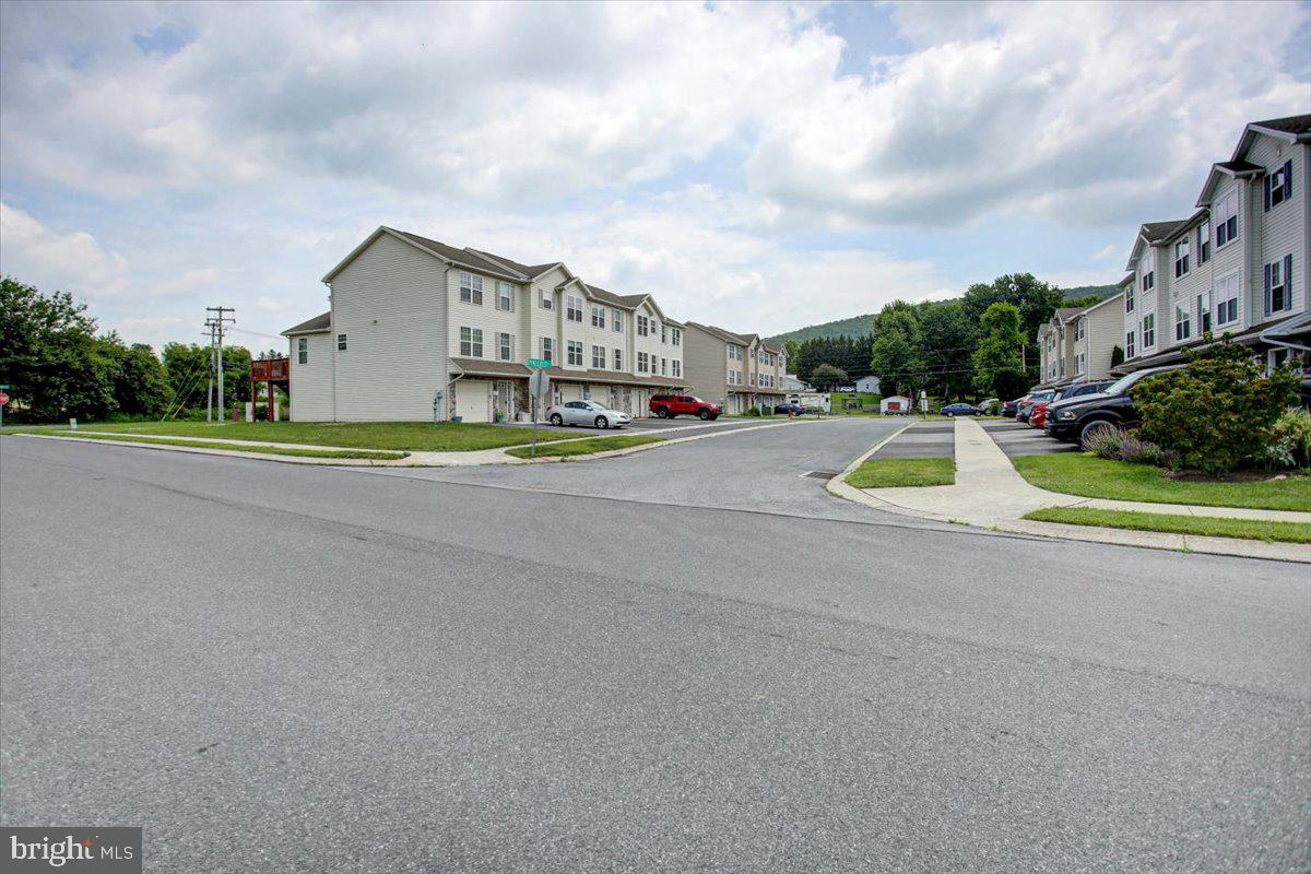 MOUNTAIN SHADOWS CT - Residential
